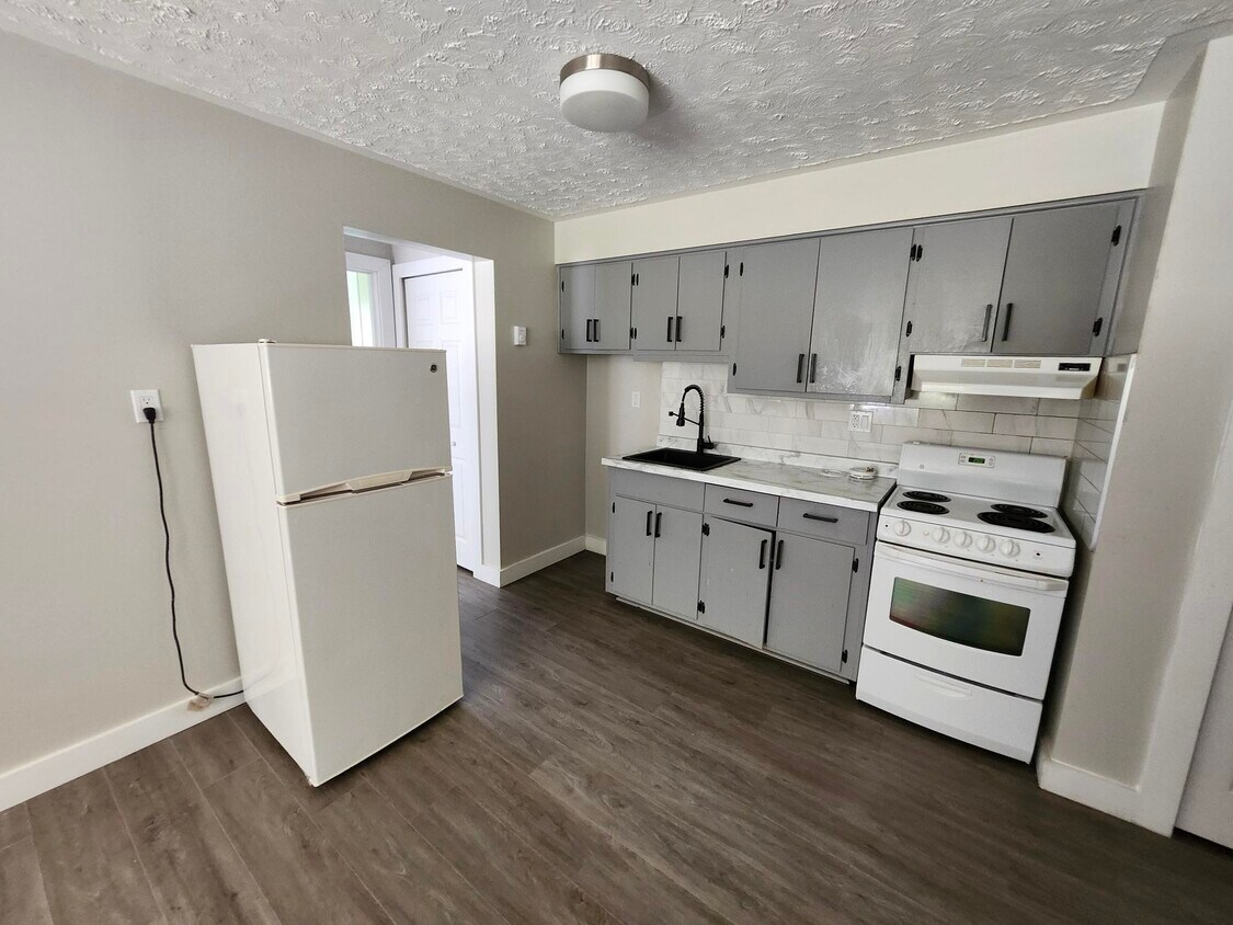 Primary Photo - 33 Dobbin St