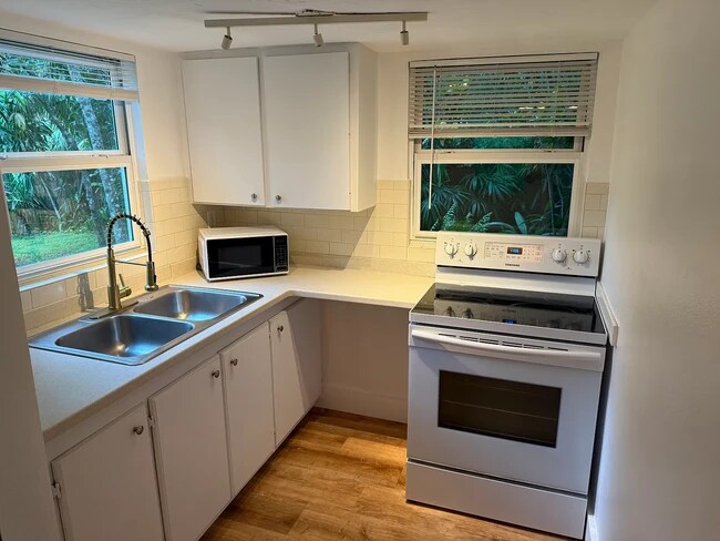 Cocina - 2795 Riverside Dr