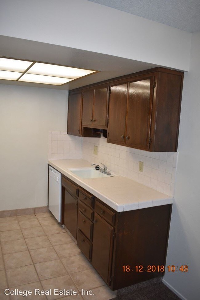 Building Photo - 2 br, 1 bath Apartment - 2341 Marine Ave.