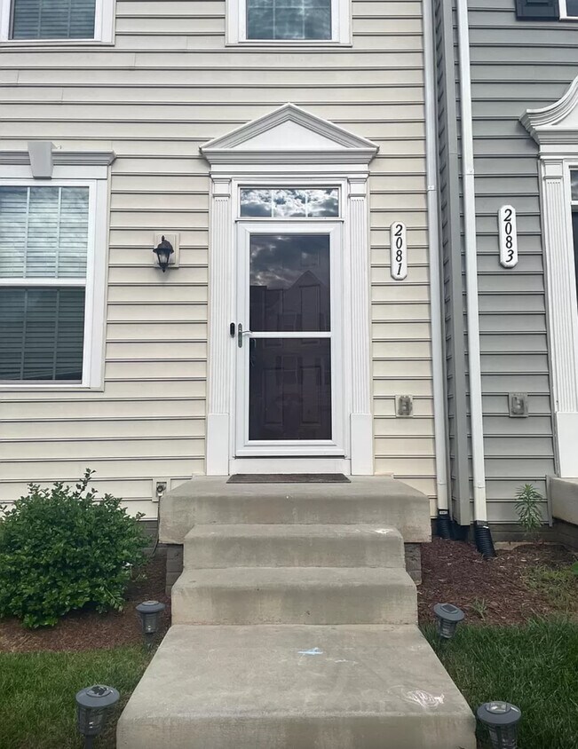 Primary Photo - 2081 Elm Tree Ct