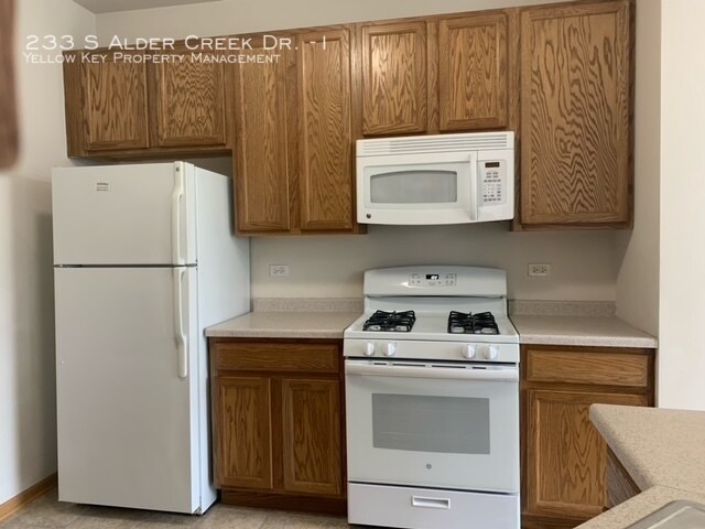 Building Photo - 233 S Alder Creek Dr