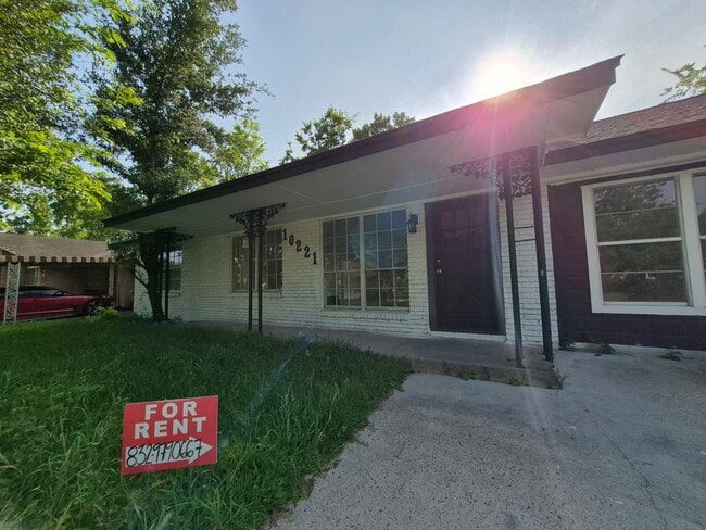 Photo - 10221 Bretton Dr House