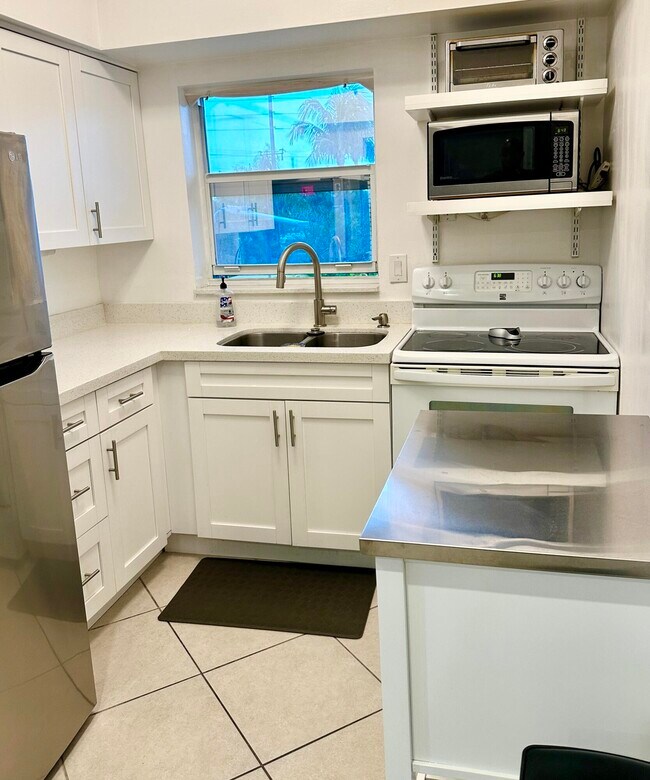 Foto del edificio - 733 NW 30th Ct