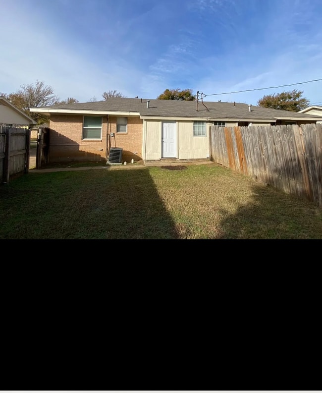 Building Photo - 2515 Normont Cir