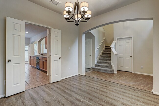 Building Photo - 18 Prairie Oak Dr