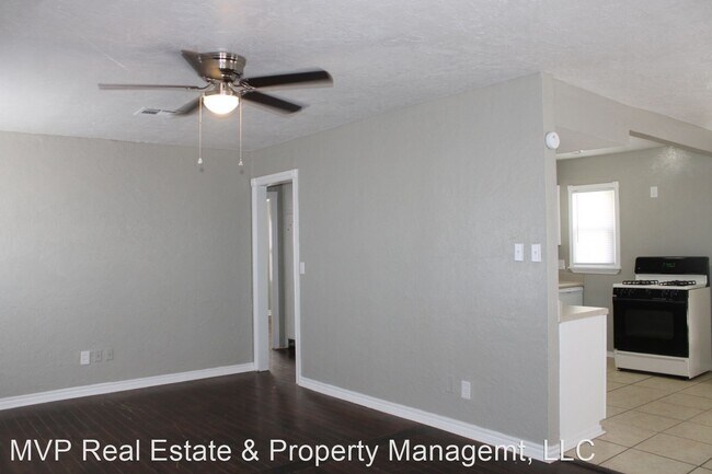 Building Photo - 2 br, 1 bath House - 403 E Lockheed Dr
