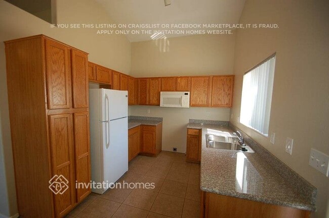 Foto del edificio - 1545 W Burgess Ln