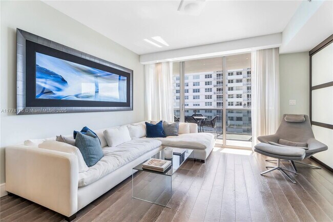 Foto del edificio - 5875 Collins Ave