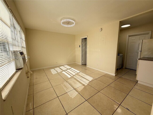 Foto del edificio - 2571 NW 13th Ct