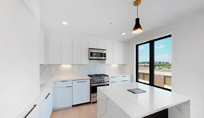 Foto del edificio - 52 Leo M Birmingham Pkwy