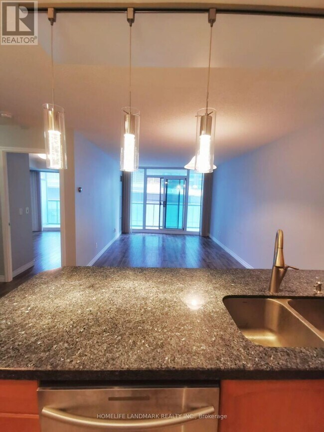 Building Photo - 30 Grand Trunk Crescent