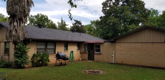 Building Photo - 3 br, 2 bath House - 940 River Oaks