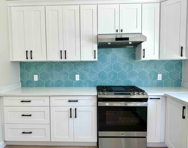 Building Photo - 7780 Inverness Dr