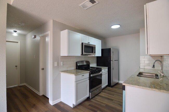 Foto del edificio - 4714 Ridge Way Dr