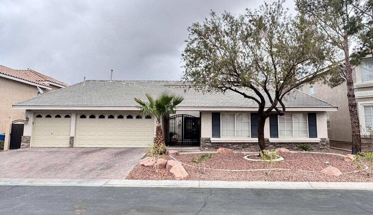 Foto principal - Gorgeous 1 Story Home in Gated Community