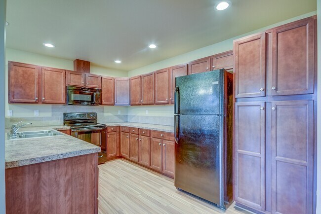 Building Photo - 3 Bed 2.5 Bath Townhome