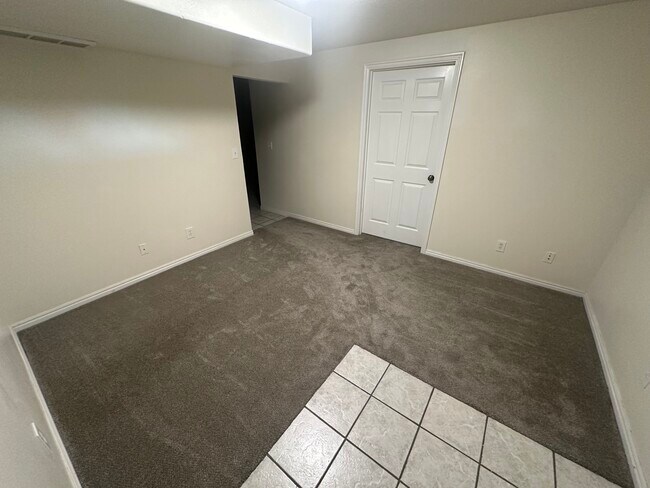 Building Photo - 4793 W Country Club Dr