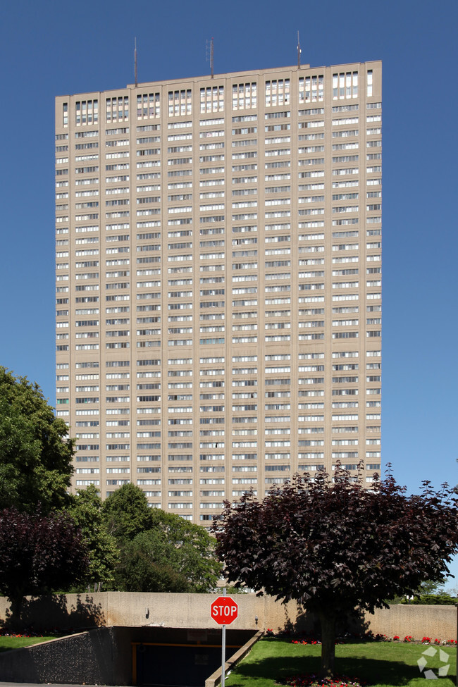 Primary Photo - Leaside Towers