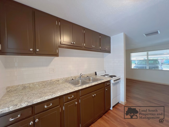 Building Photo - 2126 Smithfield Pl