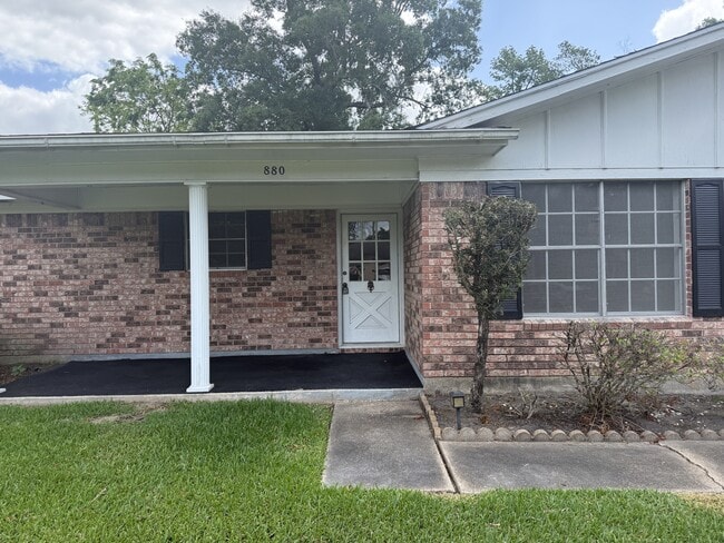 Building Photo - 880 Lockwood Dr