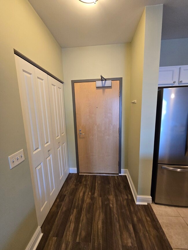 Building Photo - 5570 Centre Ave