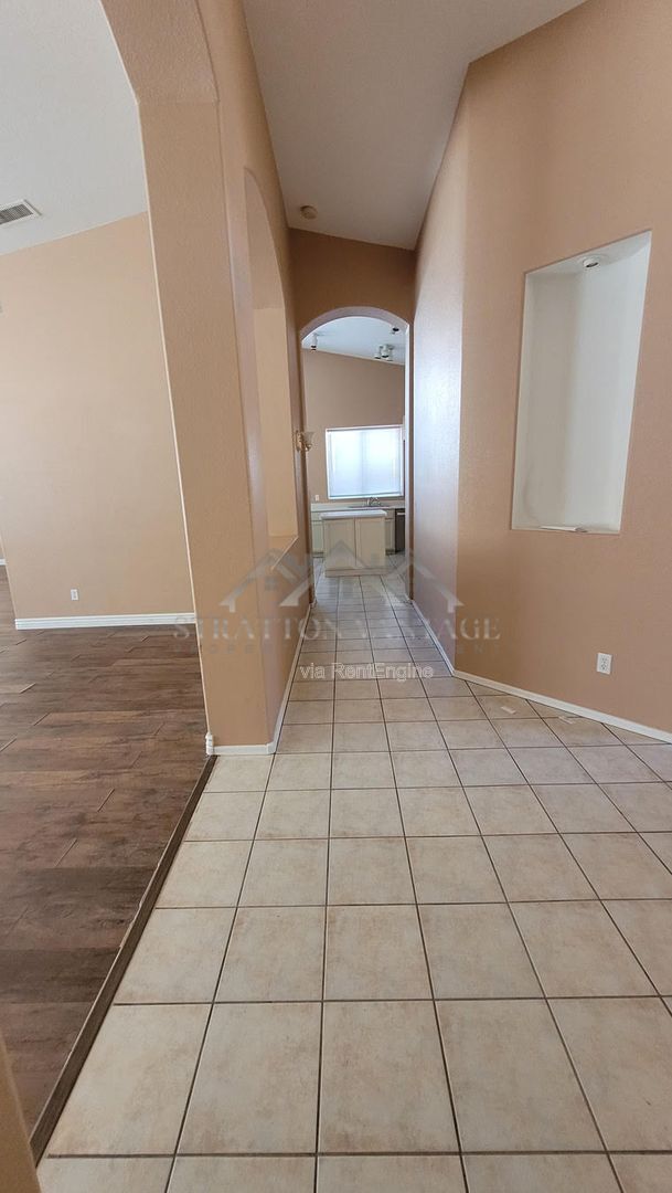 Foto del edificio - 6714 W Wahalla Ln