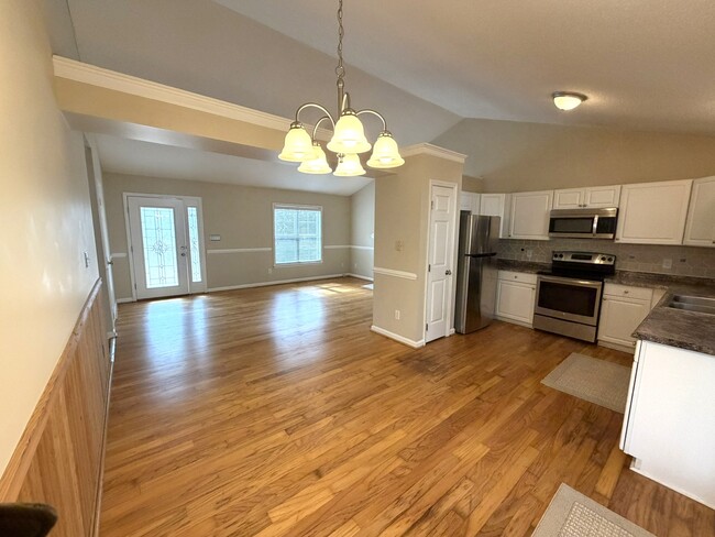 Building Photo - 763 Southwick Ave