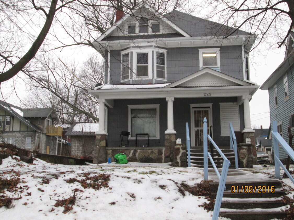 Building Photo - 229 N Washington Ave
