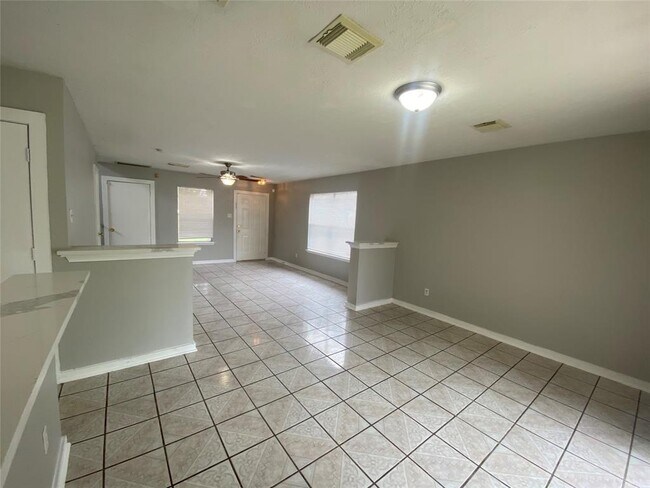 Building Photo - 1027 Deerpass Dr