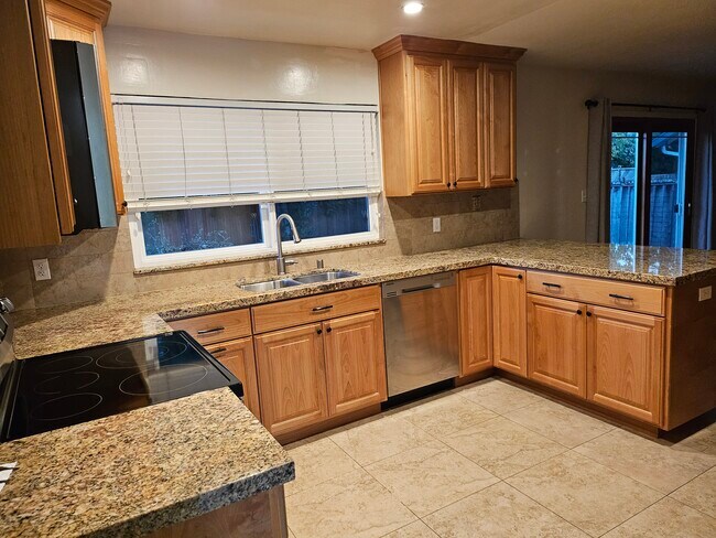 Building Photo - 4693 Sandalwood Dr