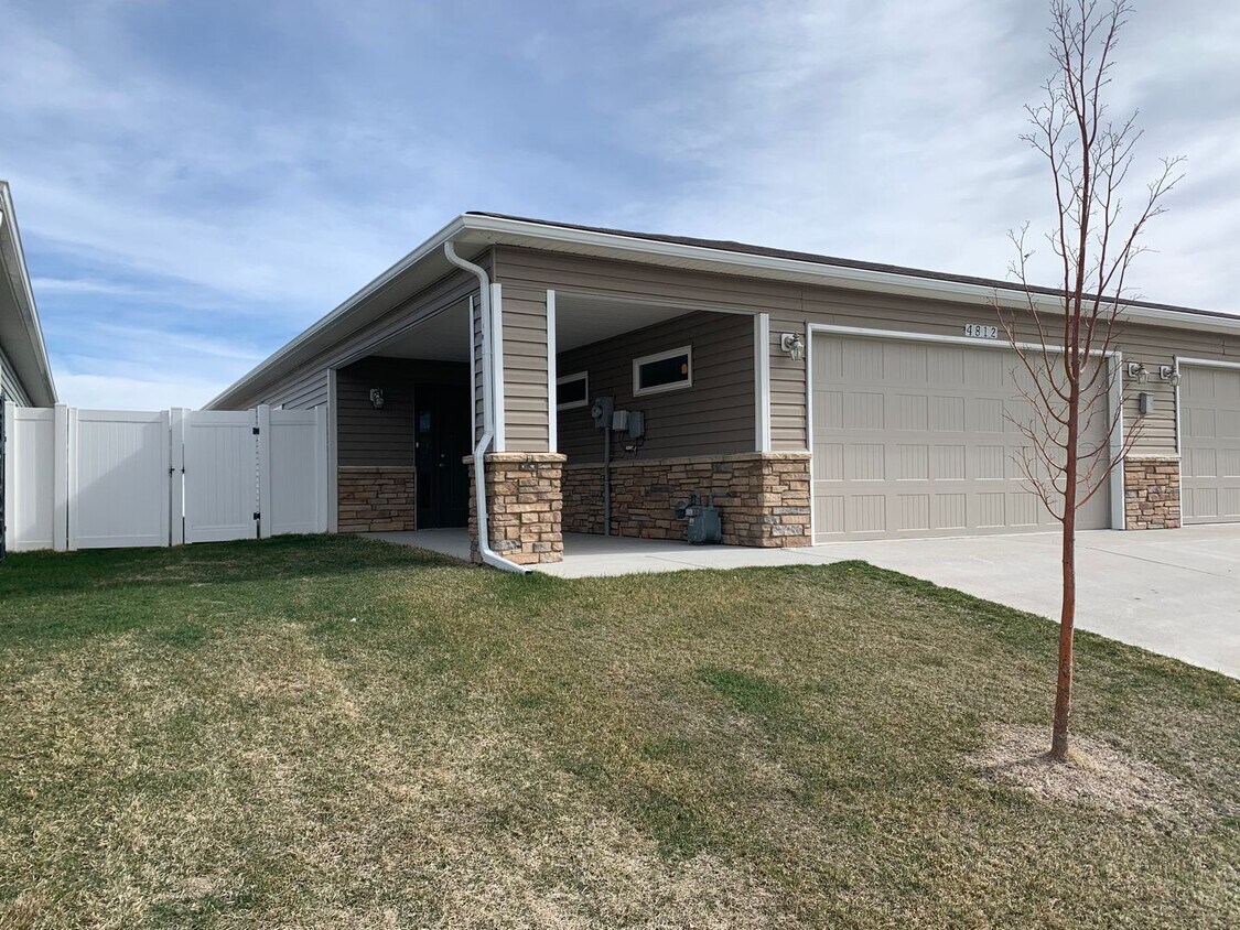 Primary Photo - 2 BEDROOM, 2 BATHROOM TWINHOME WITH 2 CAR ...