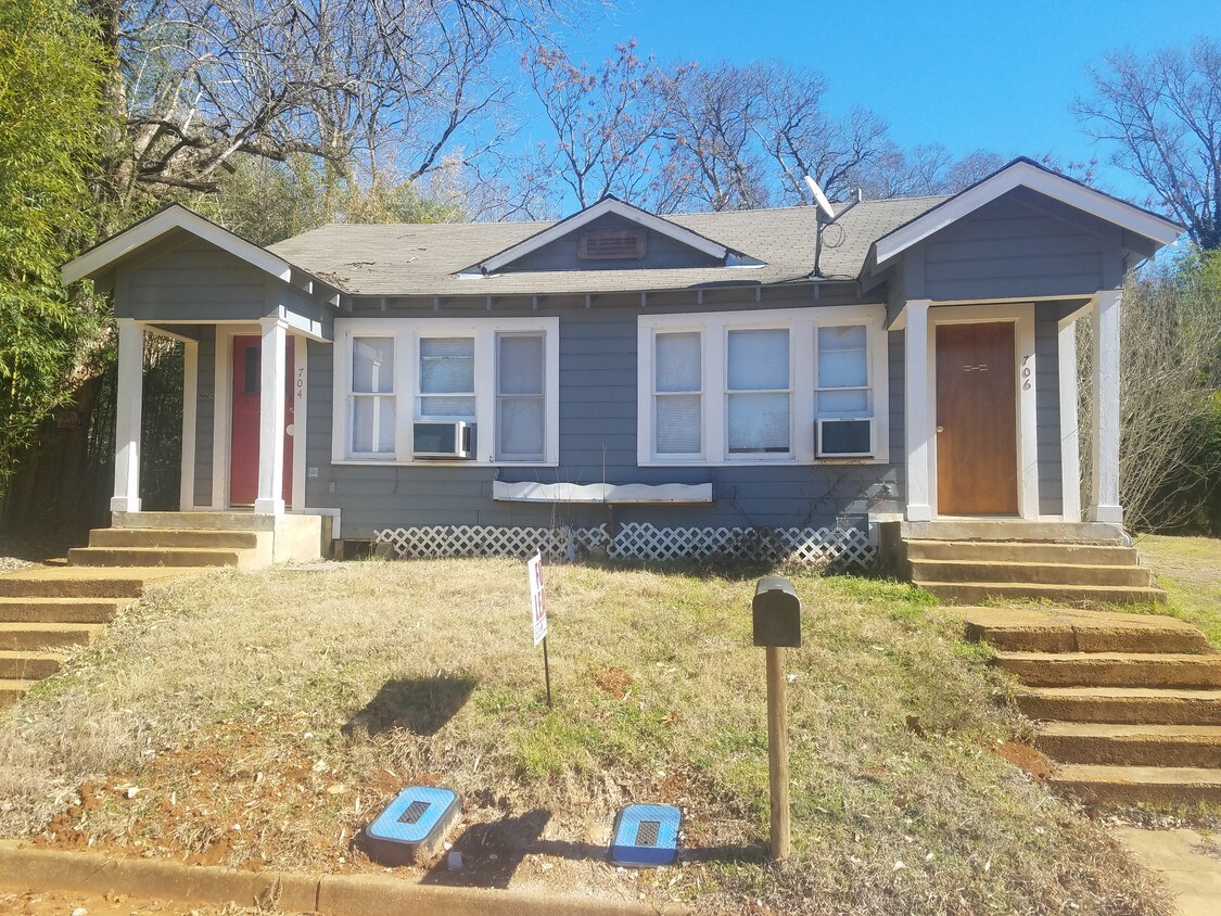 Primary Photo - 704 May St