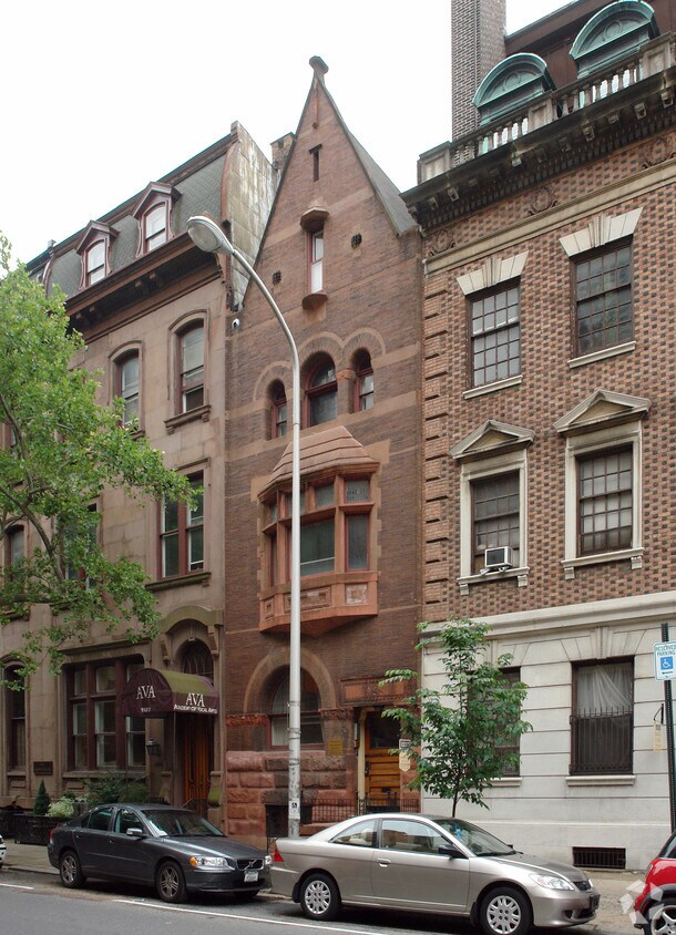 Building Photo - 1922 Spruce St