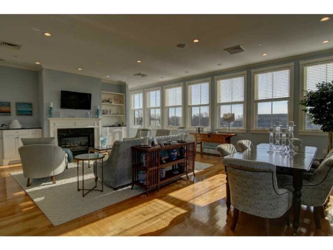 Building Photo - Waterview Penthouse