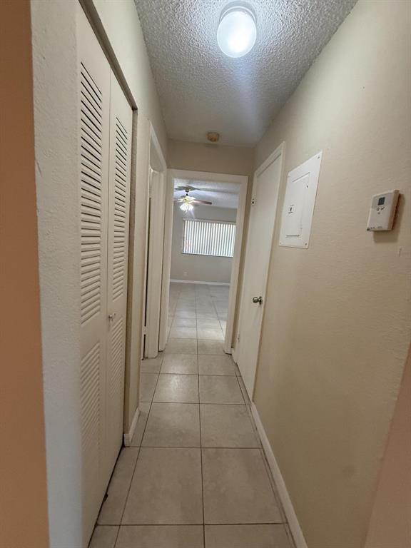 Foto del edificio - 3390 Pinewalk Dr N