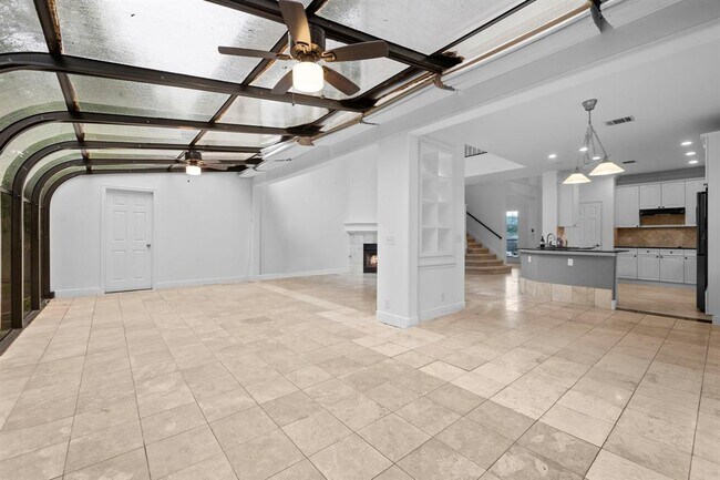 Foto del edificio - 2303 El Sol Dr