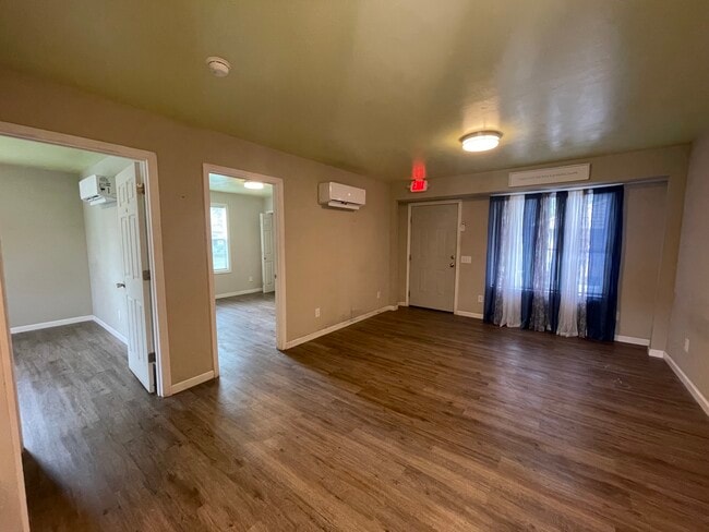 Building Photo - 206 Coles Ferry Pike