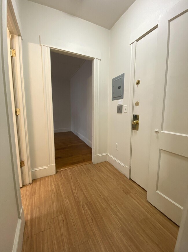 Building Photo - 1108 Boylston St