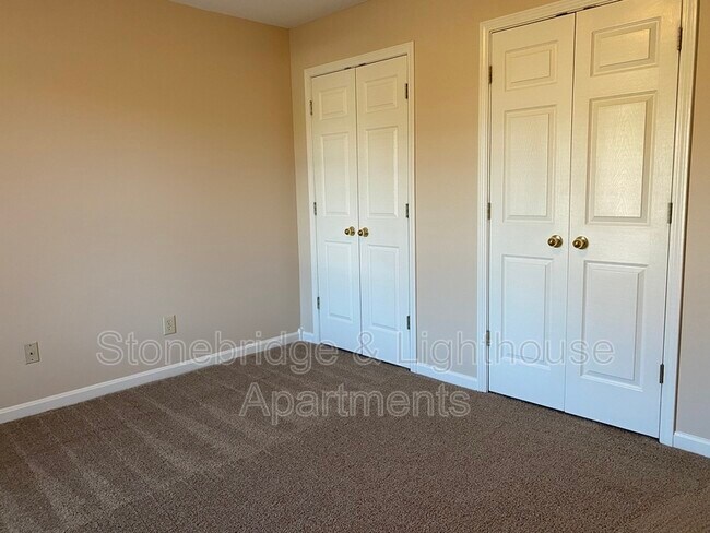 Building Photo - 4803 Clover Park Dr