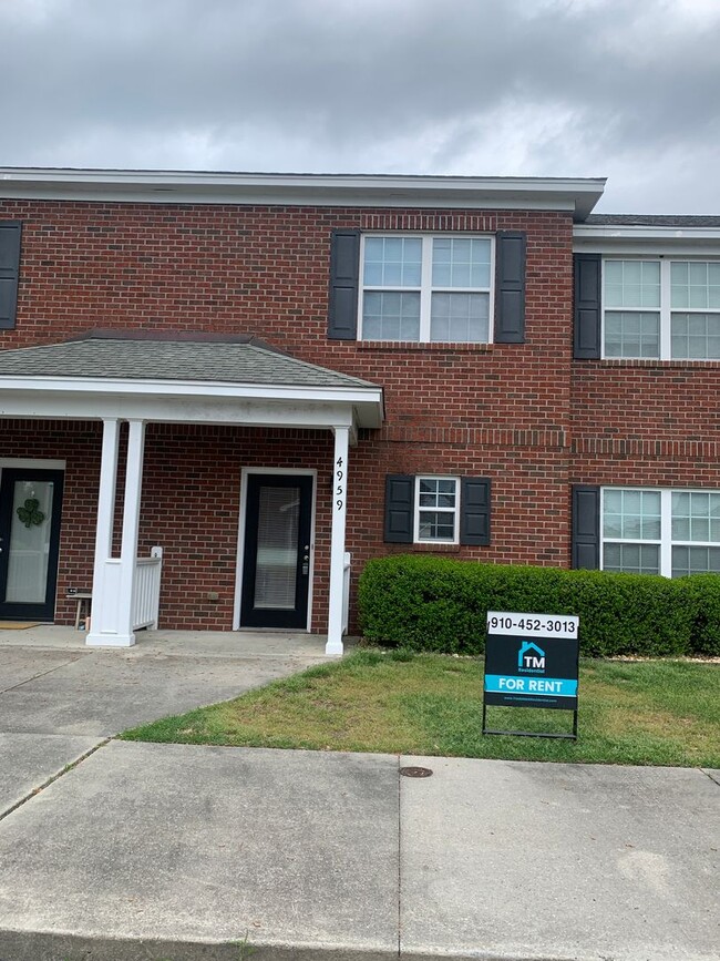 Building Photo - 2 Bedroom 1.5 Bath Townhome in Pleasant Gr...