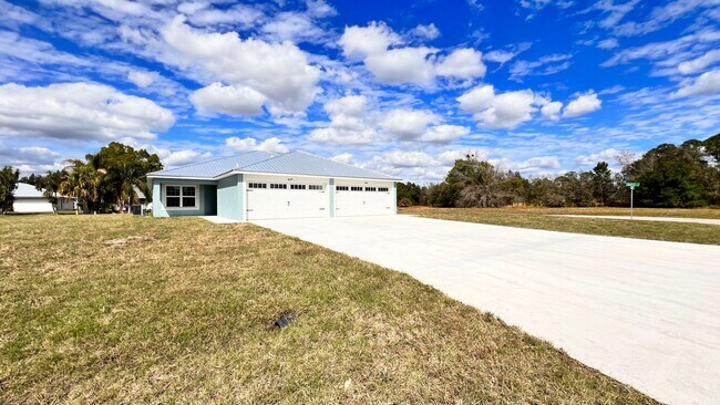 Foto del edificio - BEAUTIFUL 2BD/2BA duplex in the lovely Spr...