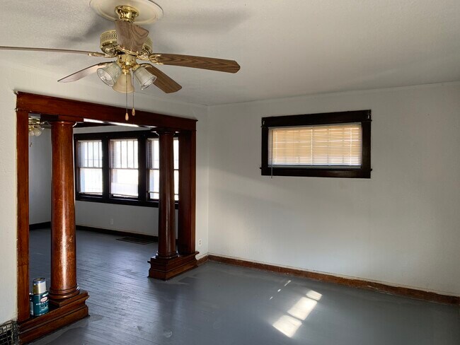 Building Photo - 3046 E 32 St