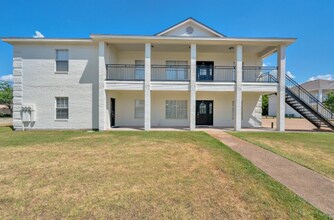 Building Photo - 1500 E James St