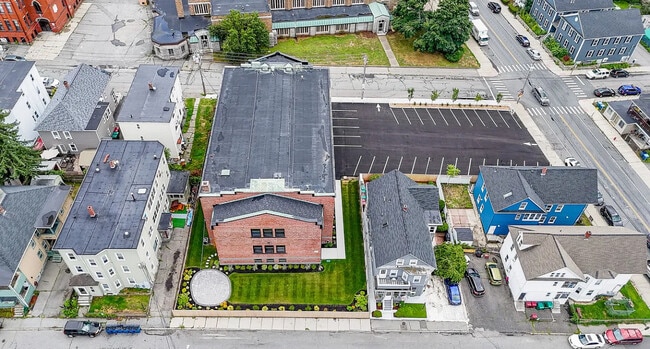 Building Photo - 72 Boisvert St