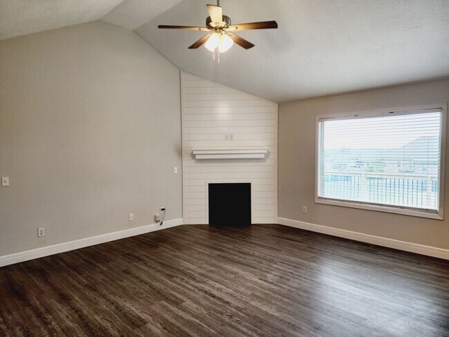 Foto del edificio - Pre-Leasing for May - Wild Horse Luxury,  Newer,  4 Bed Room, 3 Car Garage