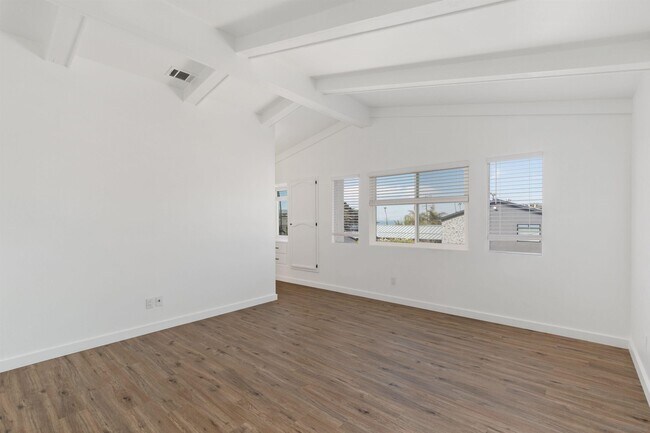 Building Photo - 559 4th St