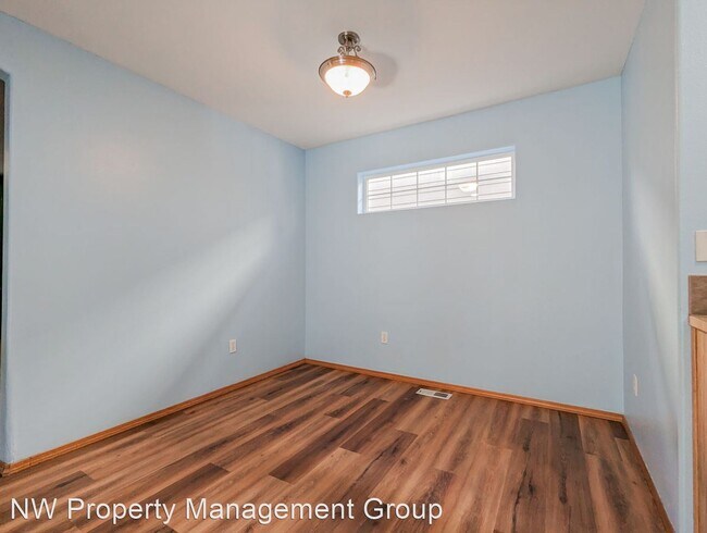 Building Photo - 3 br, 2.5 bath House - 11725 14th Ave W