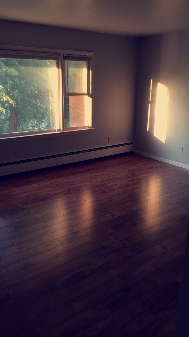 Foto del edificio - 1014 Sheridan Dr