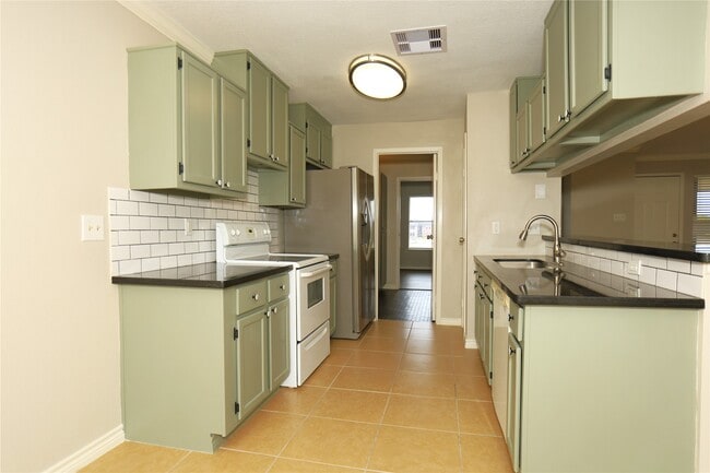 Foto del edificio - 418 Garland Dr