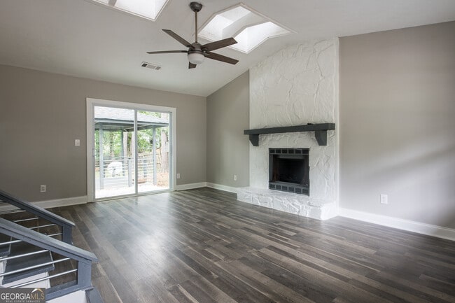 Building Photo - 6286 Creekford Dr